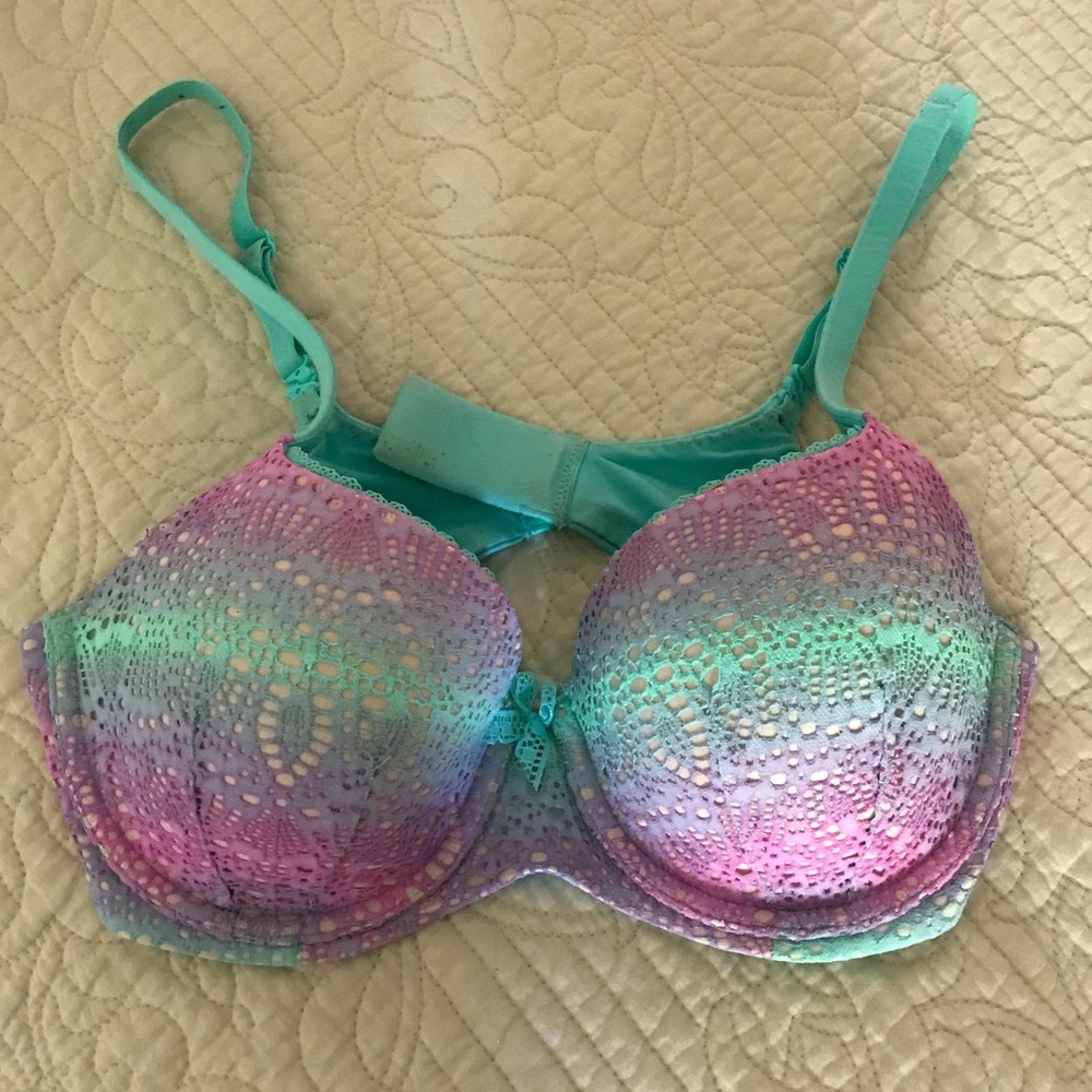 Adorable lightly padded bra.
